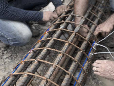Instalação dos sensores ópticos na armadura para perfilagem térmica
